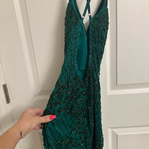 Stunning green dress - Picture 2 of 4